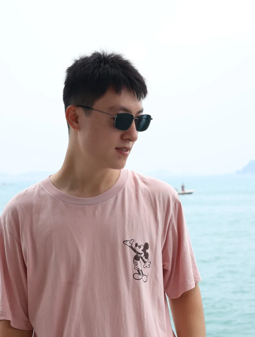 A portrait wearing sunglasses in Batam.