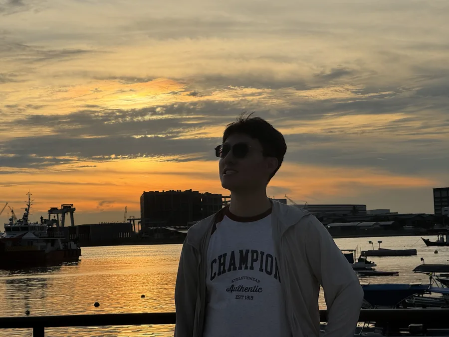 A waterfront sunset in Singapore.